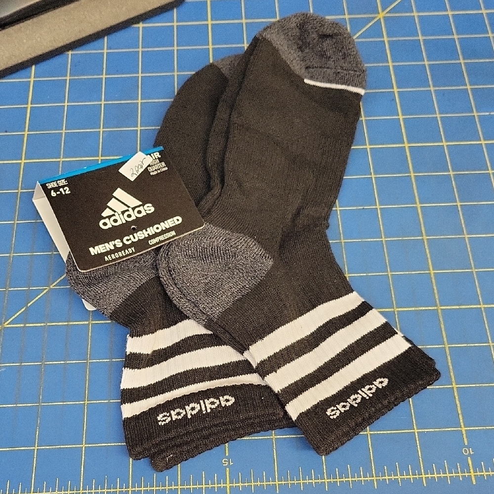 adidas Men’s Cushioned Crew Socks in Black with White Stripes New